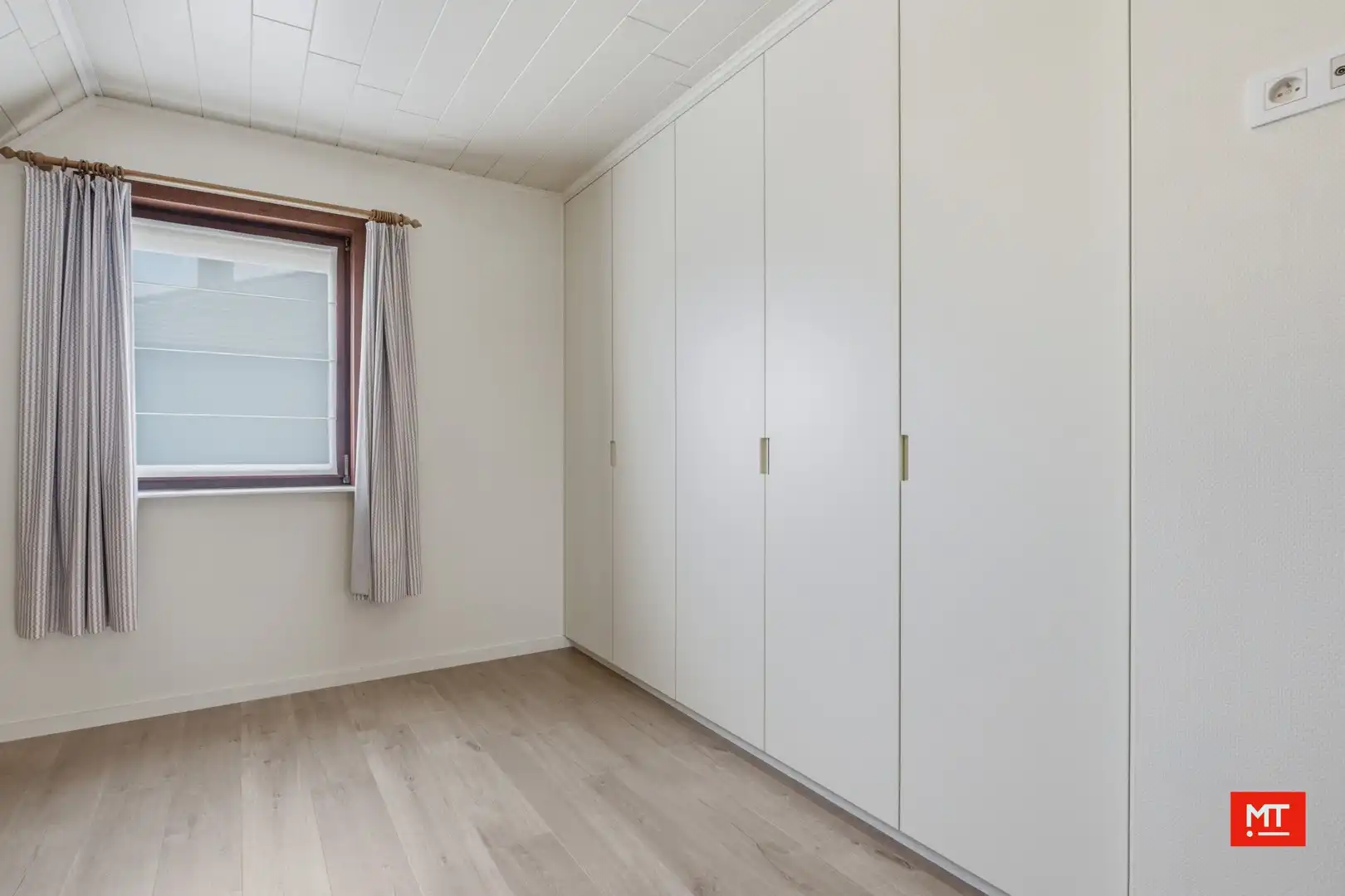 Alleenstaande woning met 4 slaapkamers, zonnige tuin en garage op de Molenhoek foto 12