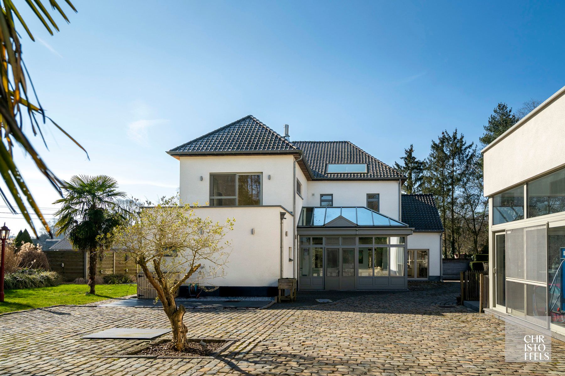 Totaal gerenoveerde villa (362 m²) met poolhouse (239 m²) in Opoeteren foto 10