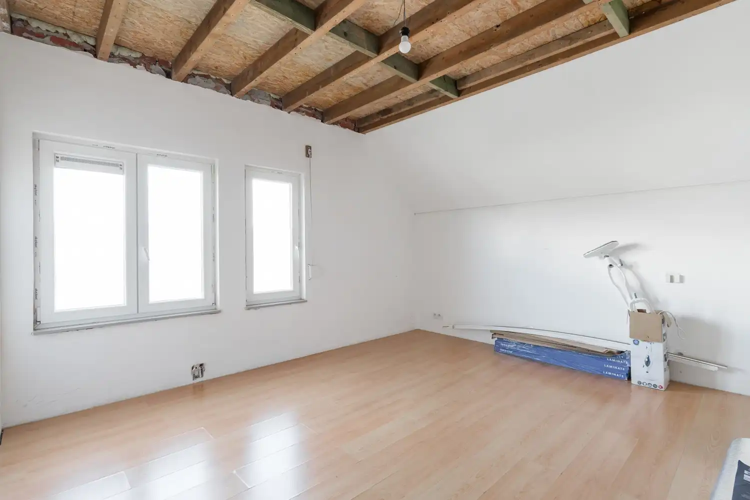 Leuke gezinswoning met 3 slaapkamers nabij de verbindingswegen foto 15