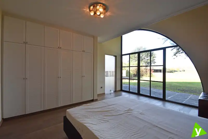 Idyllische woning met prachtige tuin foto 9