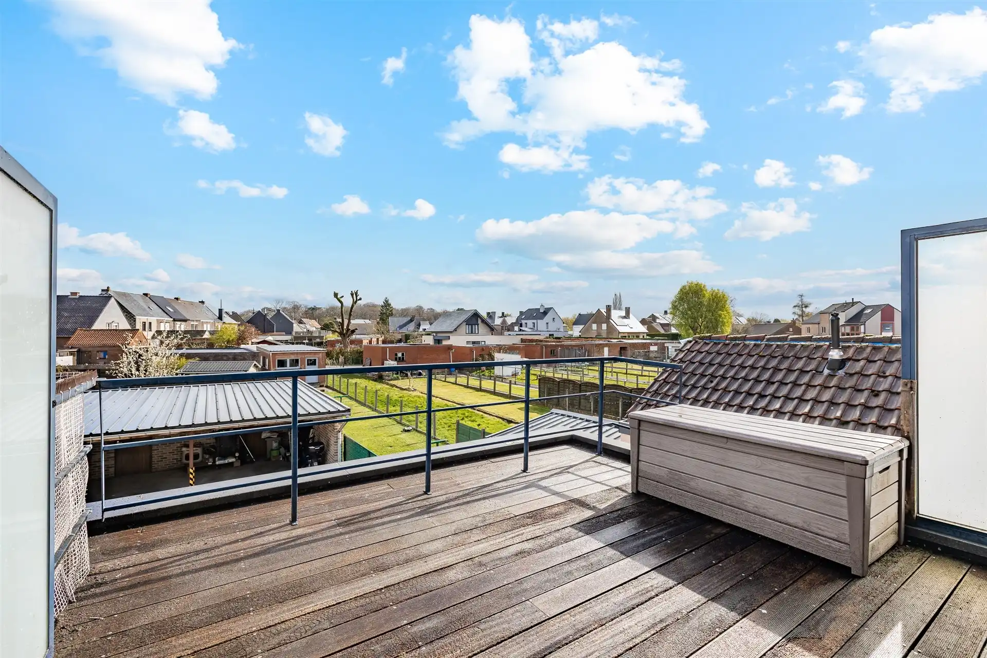 Rustig gelegen duplex appartement met carport foto 2
