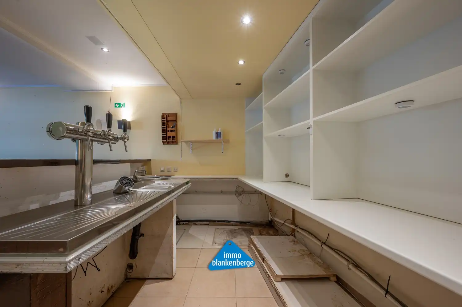 Handelspand op topligging bij de jachthaven – ideaal voor horeca foto 7