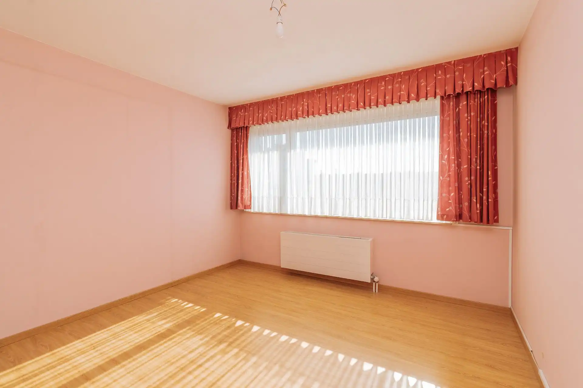 Twee slaapkamer appartement met inpandse autostaanplaats foto 12
