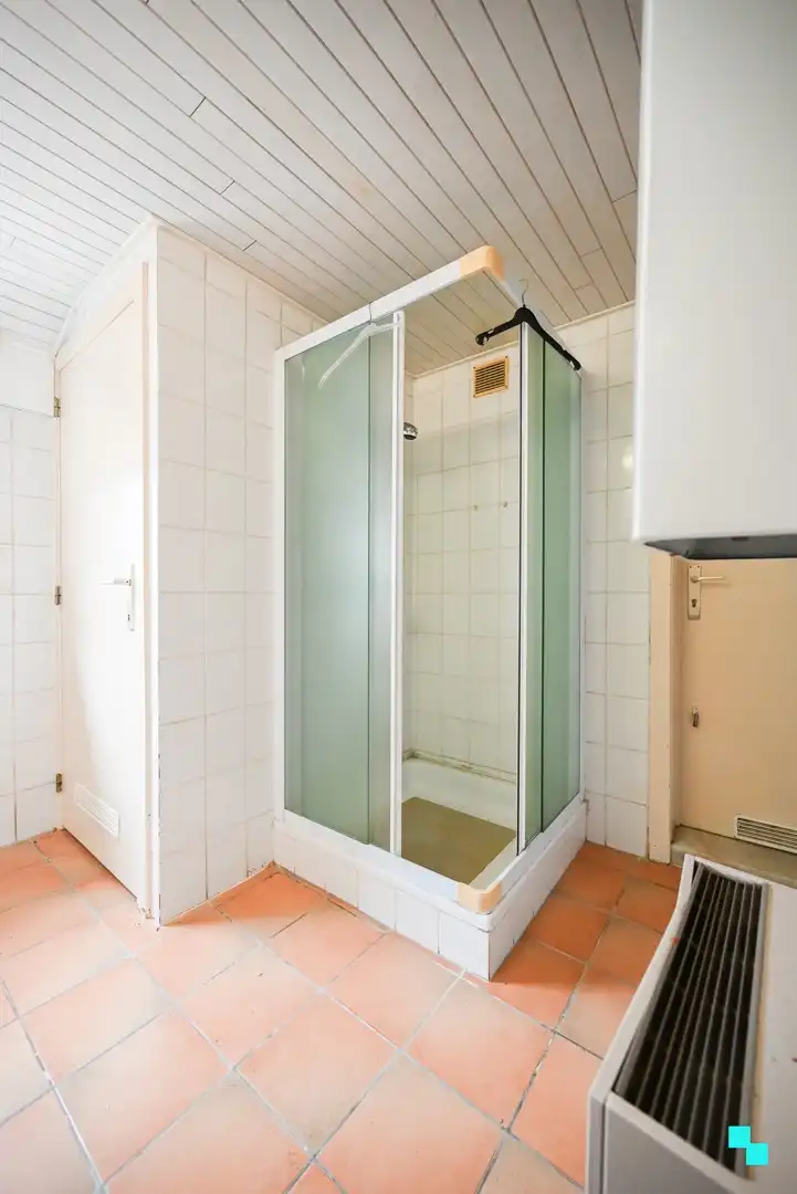 Te renoveren ééngezinswoning met vier slaapkamers en stockagemogelijkheden te Izegem foto 11