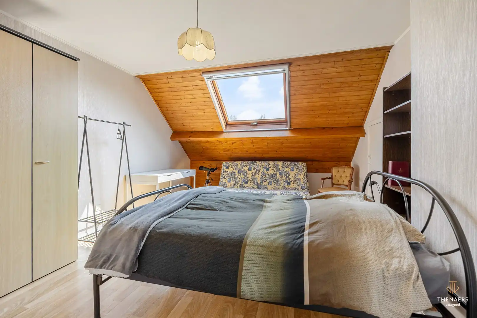 Ruime halfopen woning met 3 slaapkamers en prachtige tuin. foto 18