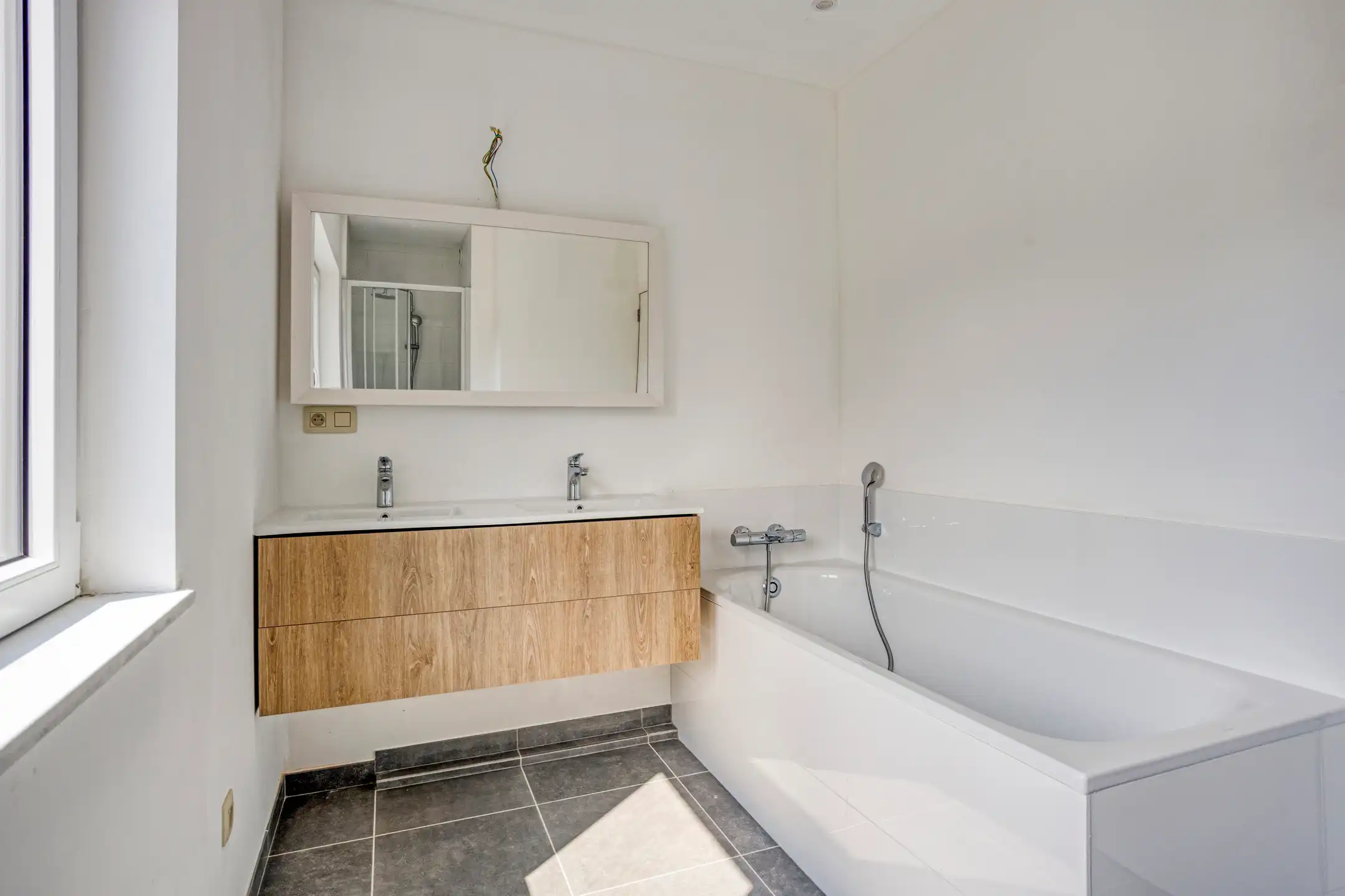 Ruime gerenoveerde woning (230 m²) nabij Gouden Kruispunt foto 16