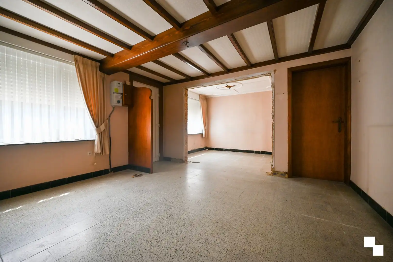 Compleet te renoveren woning / af te breken woning op rand van villawijk te Bosmolens foto 3