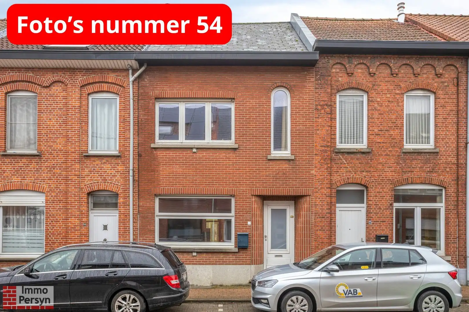 Unieke investeringsopportuniteit: Twee te renoveren woningen met tuin en achteringang foto 2