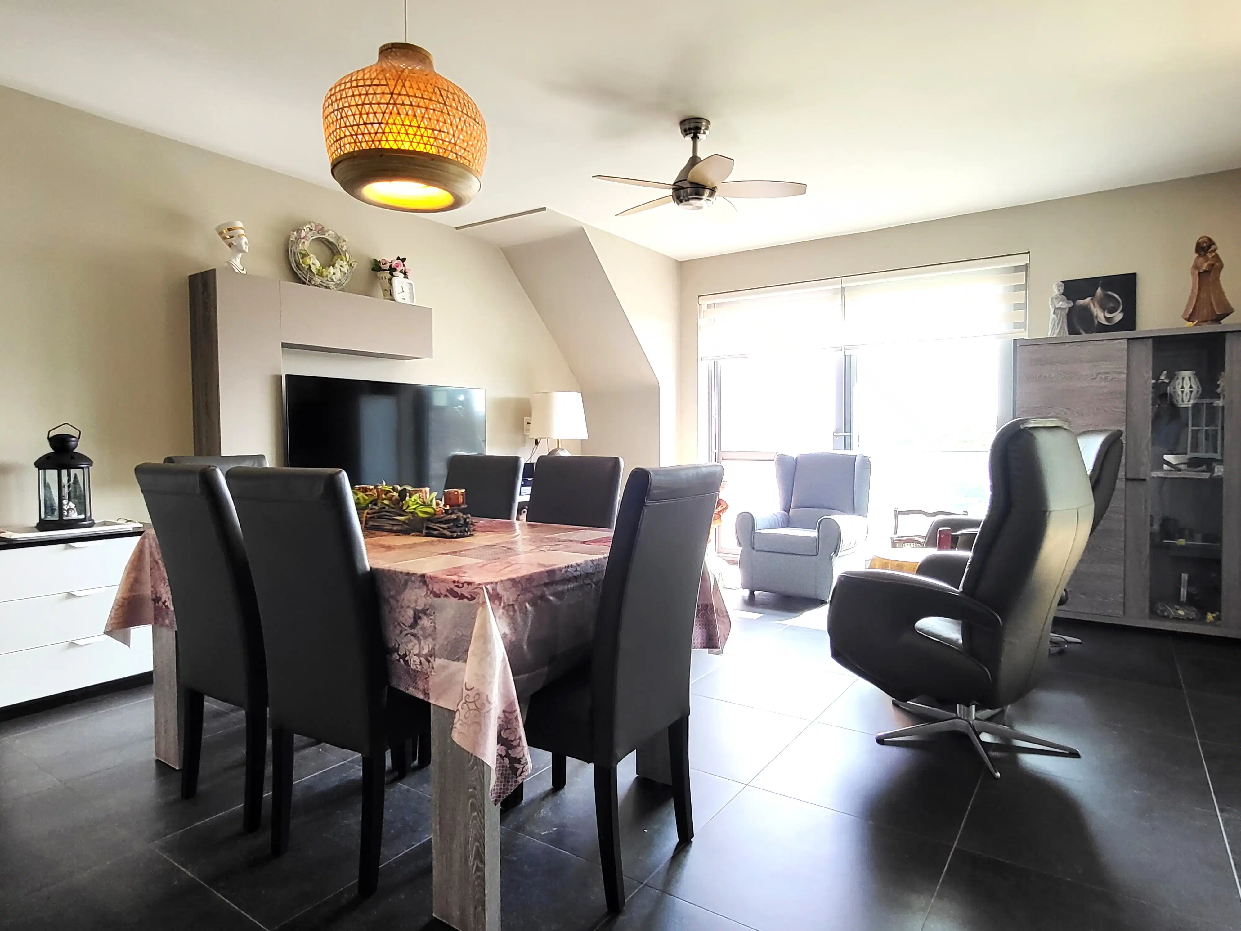 Instapklaar en energiezuinig appartement (66 m²) met zuidgerichte terrassen, ideaal gelegen in een rustige dorpsomgeving op wandelafstand van winkels, openbaar vervoer en scholen.  foto 10