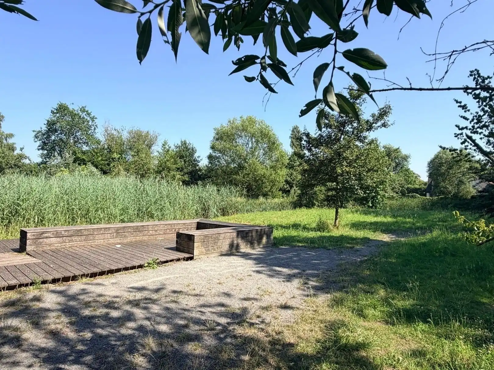 Lichtrijk hoekappartement met 2 slaapkamers en ruim overdekt terras op grens met HOVE foto 28