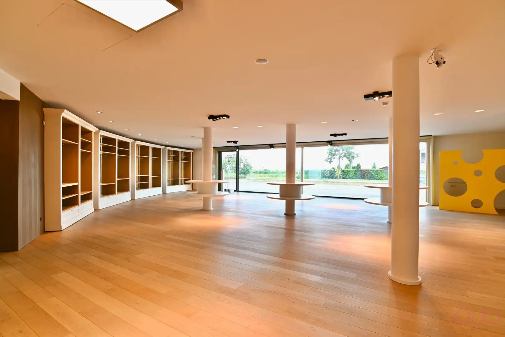 Handelspand op commerciële locatie met  luxueuze penthouse tussen de boomgaarden foto 2
