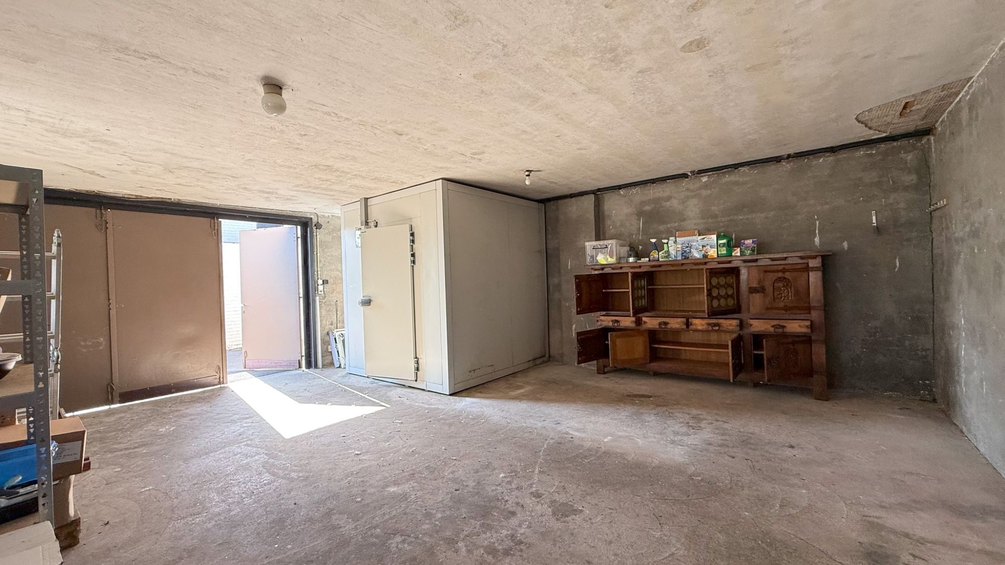 Ruim polyvalent handelspand met 4 slpk,  WINKELRUIMTE,  WONING en PARKING vooraan. foto 21