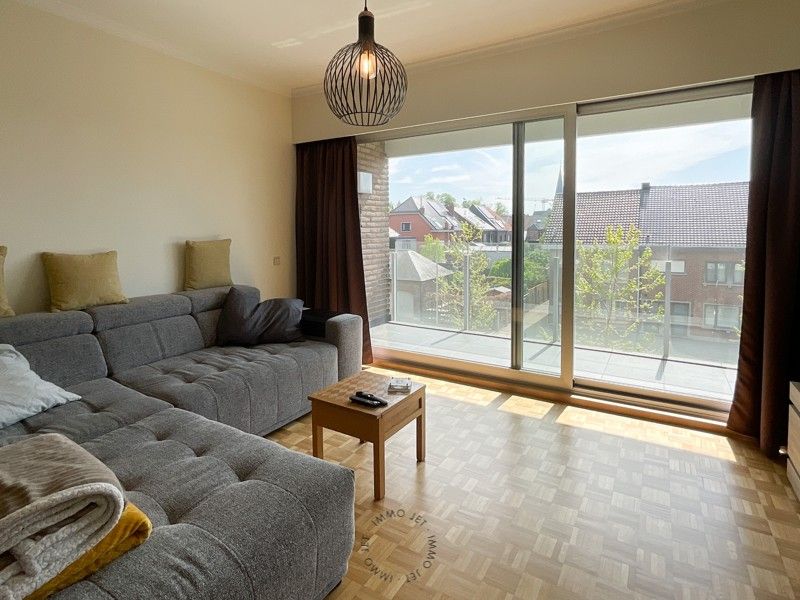 Centraal gelegen appartement met twee slaapkamers en een terras foto 4
