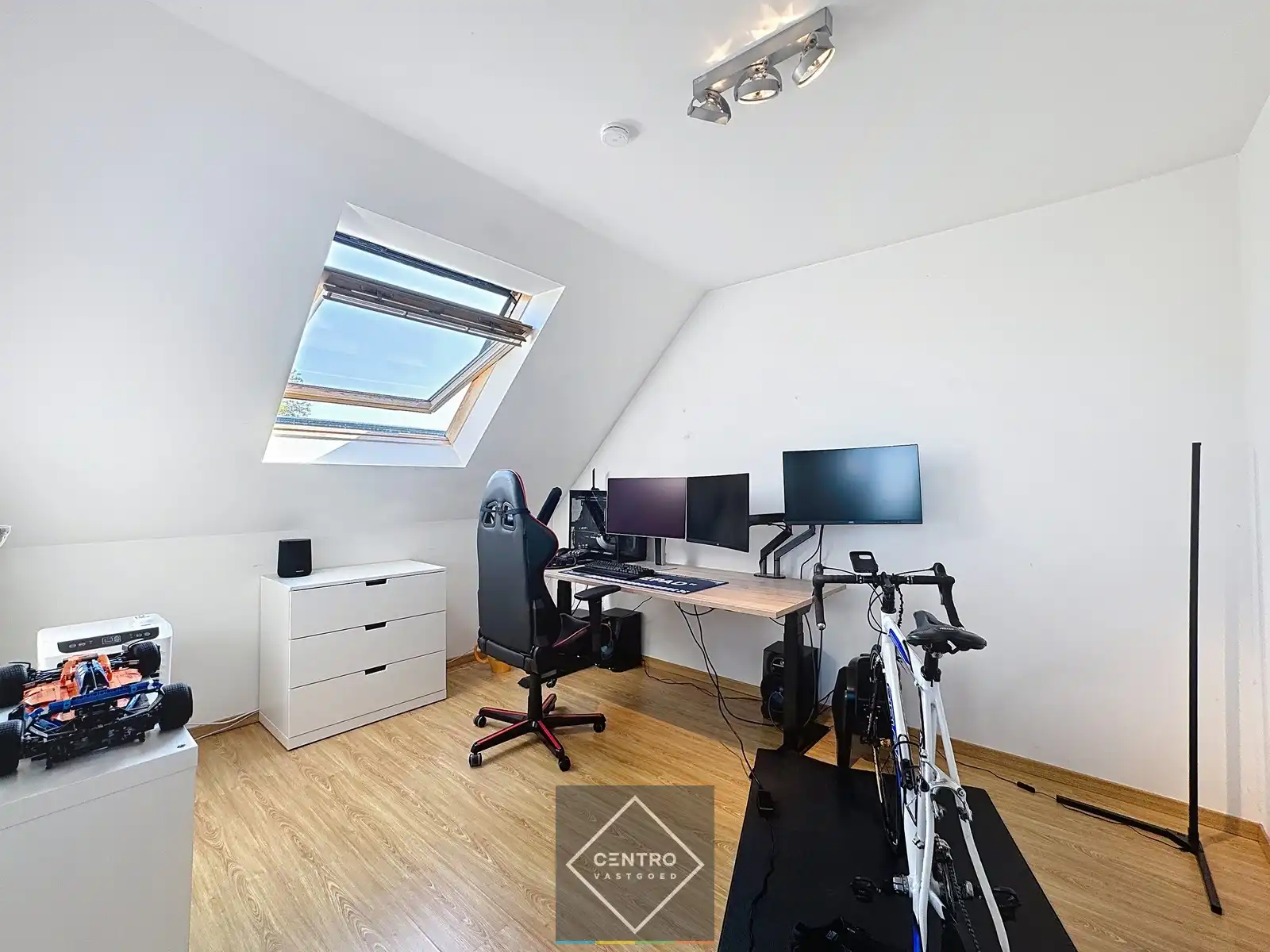 Leuke woning met alle COMFORT met 3 slpks, garage en ZUIDger. tuin! foto 15