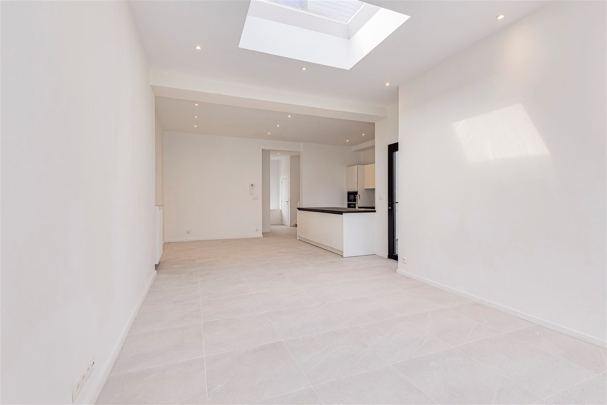 Gerenoveerd huis met 3 slpks en tuin te Hemiksem foto 7