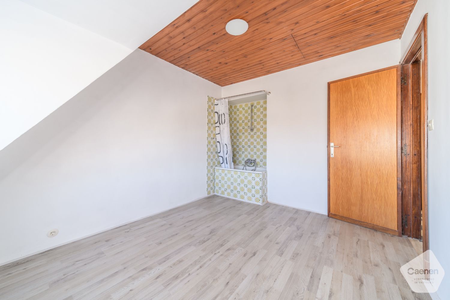 Halfopen woning te koop met vergunde indeling in 3 appartementen – prachtig gelegen met zicht op natuurreservaat, vlakbij het centrum! foto 13