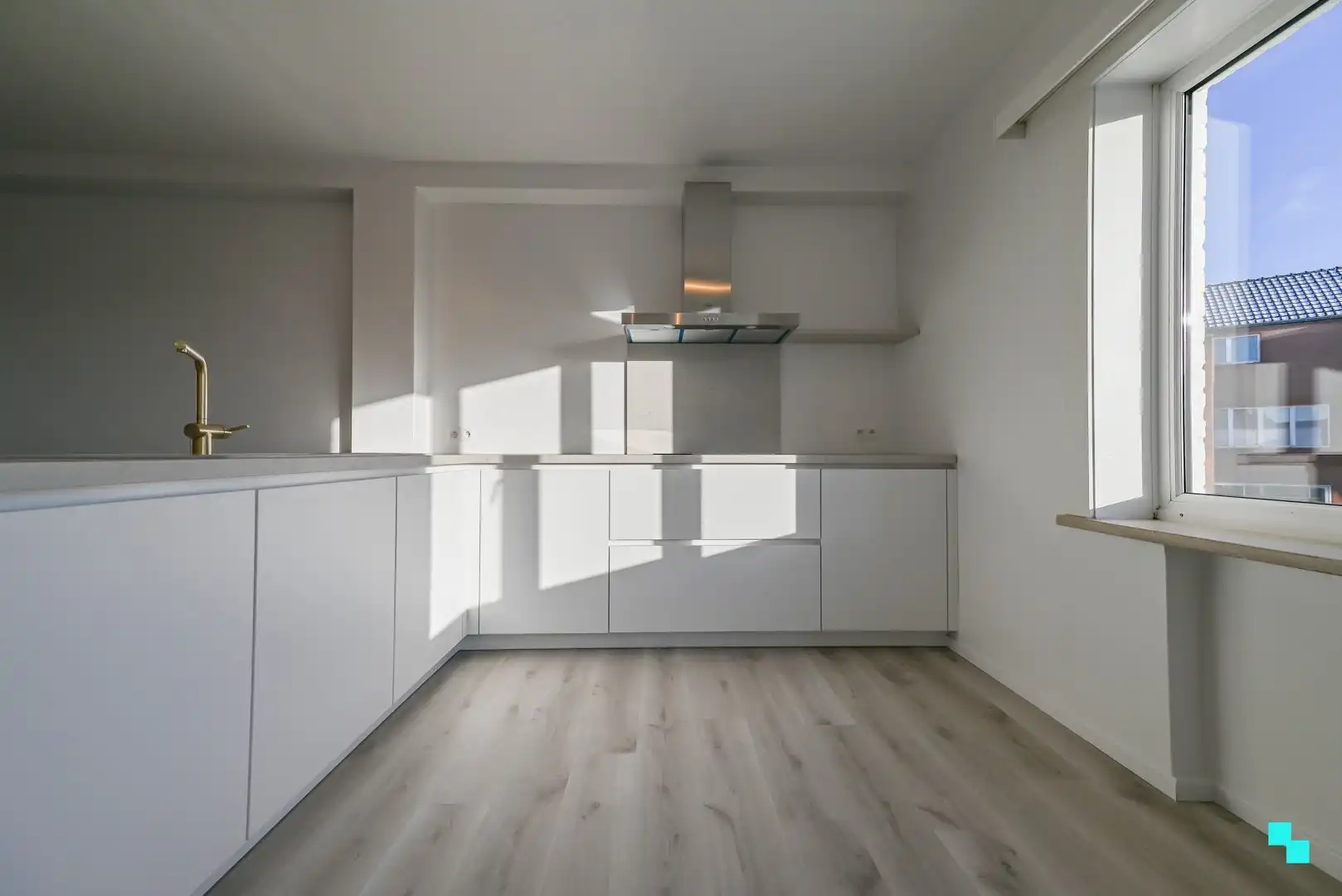 Gerenoveerd appartement met twee slaapkamers in centrum Tielt foto 7