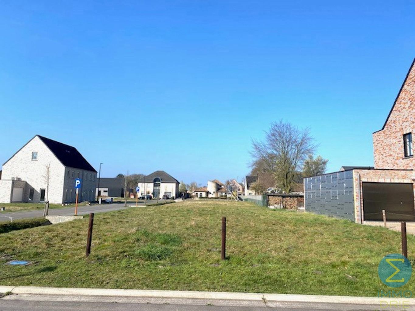 Rustig gelegen bouwgrond voor open bebouwing - 560m² foto {{pictureIndex}}