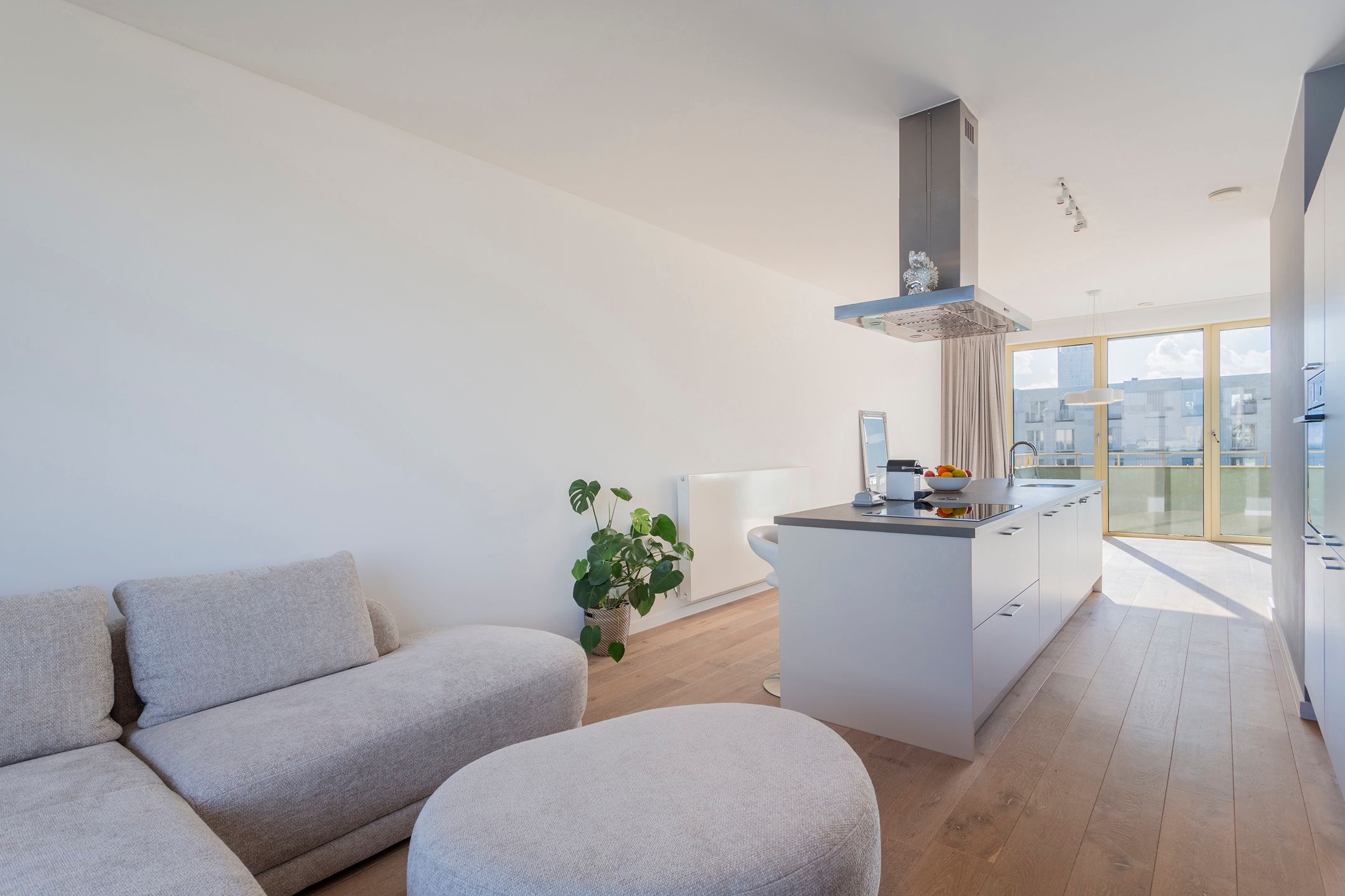 licht, instapklaar 2-slpk-app. met zuidgericht terras foto {{pictureIndex}}