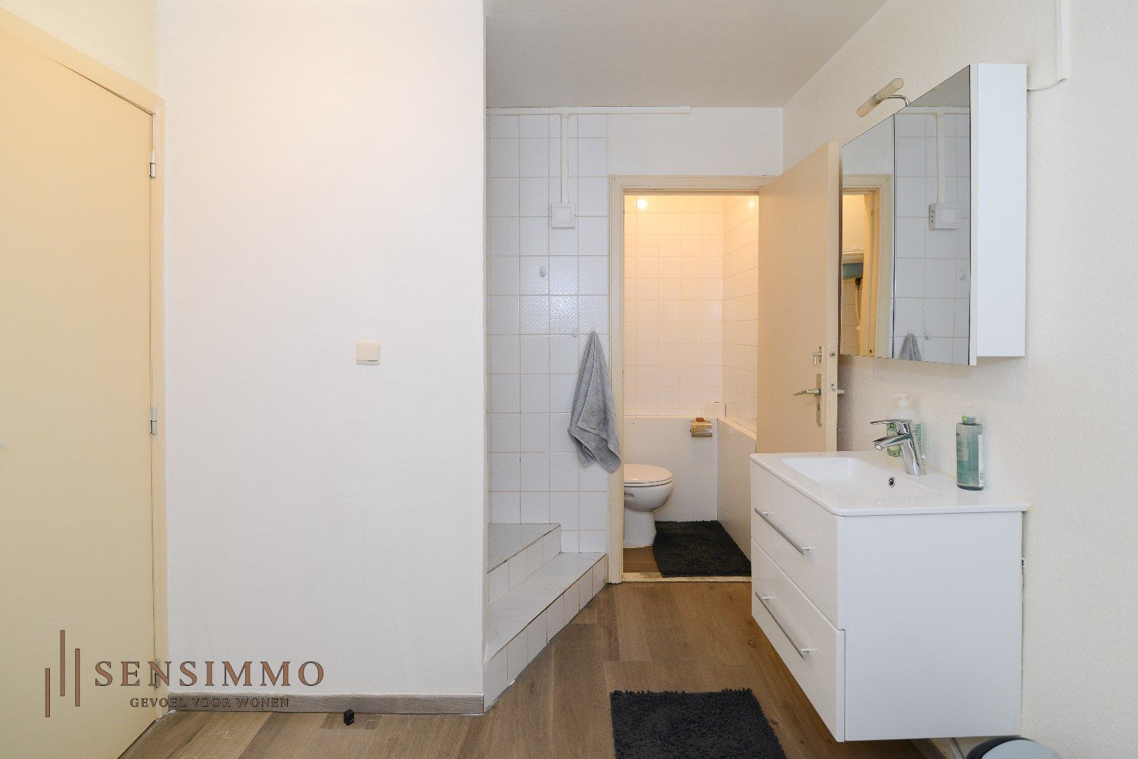 Twee eenheden bestaande uit appartement met duplex handelspand te centrum Genk! foto 13