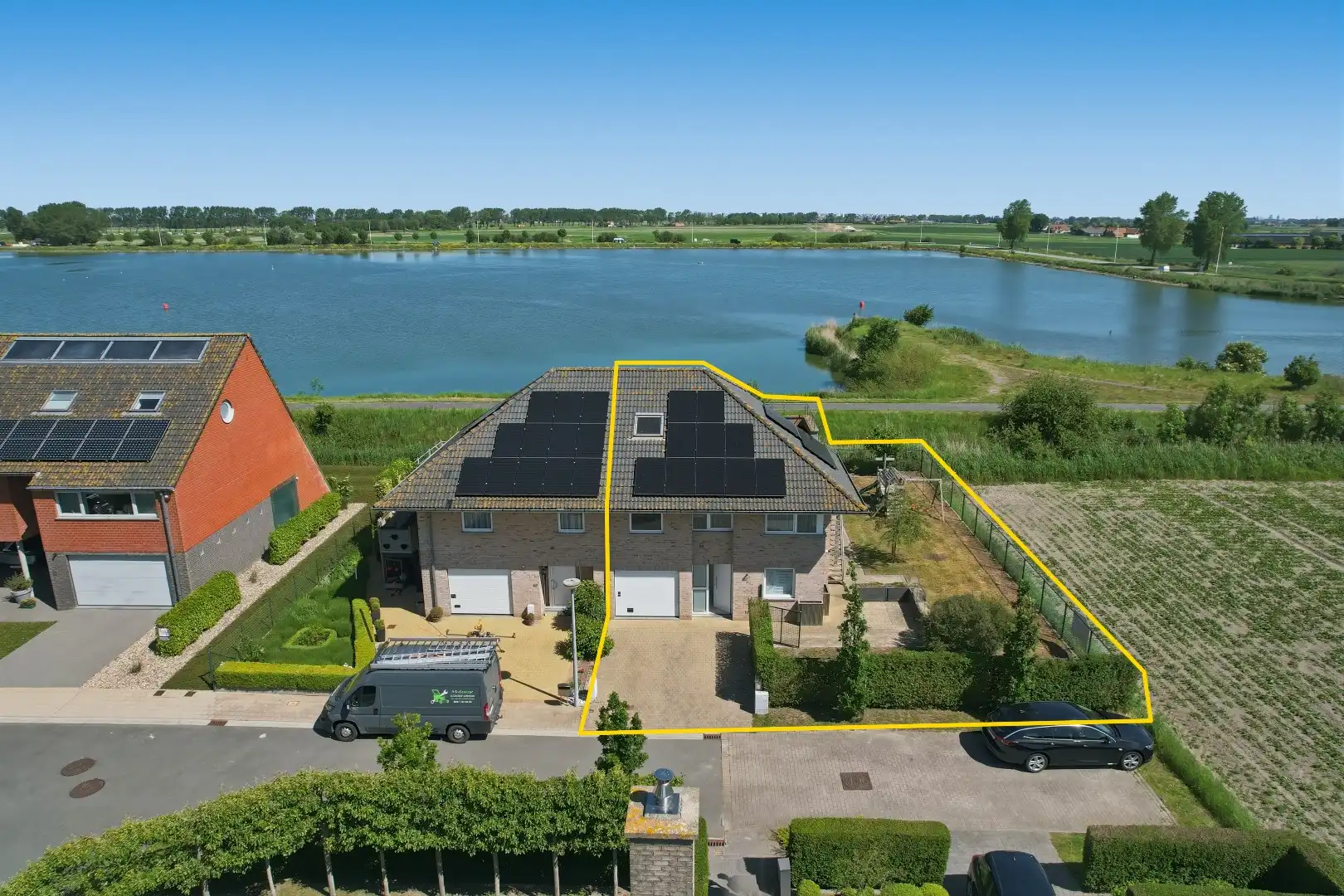 Energiezuinige woning met 5 slaapkamers en uniek panoramisch zicht te Sint-Joris op 457 m². foto {{pictureIndex}}