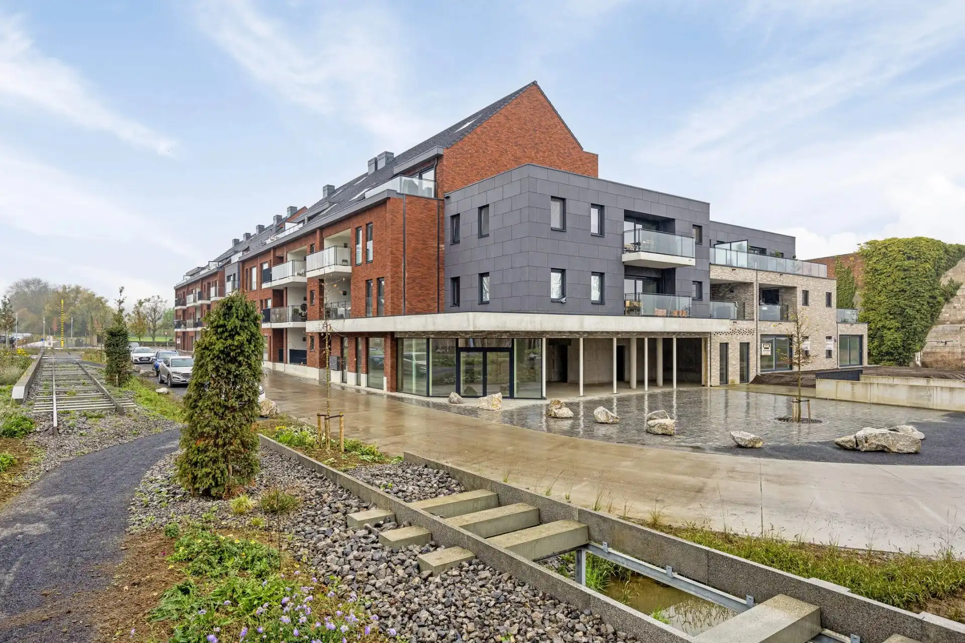 RUIM DUPLEXAPPARTEMENT/PETNHOUSE VAN 192 M² MET 3 SLPK'S IN BORGLOON foto {{pictureIndex}}