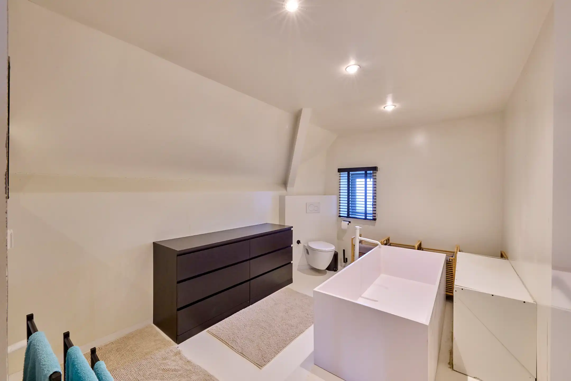 Prachtig vernieuwde villa op een rustige ligging in Genk foto 13