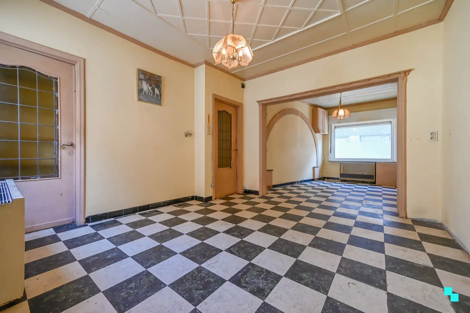 Te renoveren ééngezinswoning met garage te Izegem foto 3