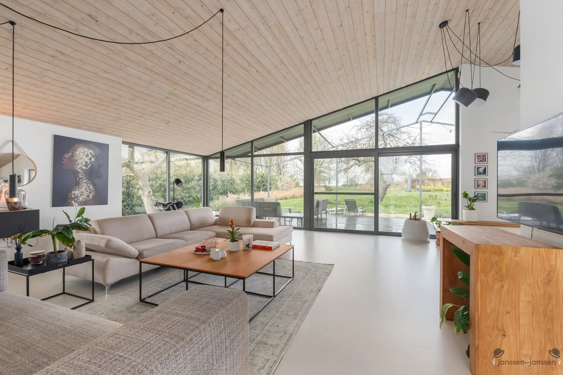 Unieke landelijk-moderne villa met adembenemend uitzicht aan Troostembergbos foto 7