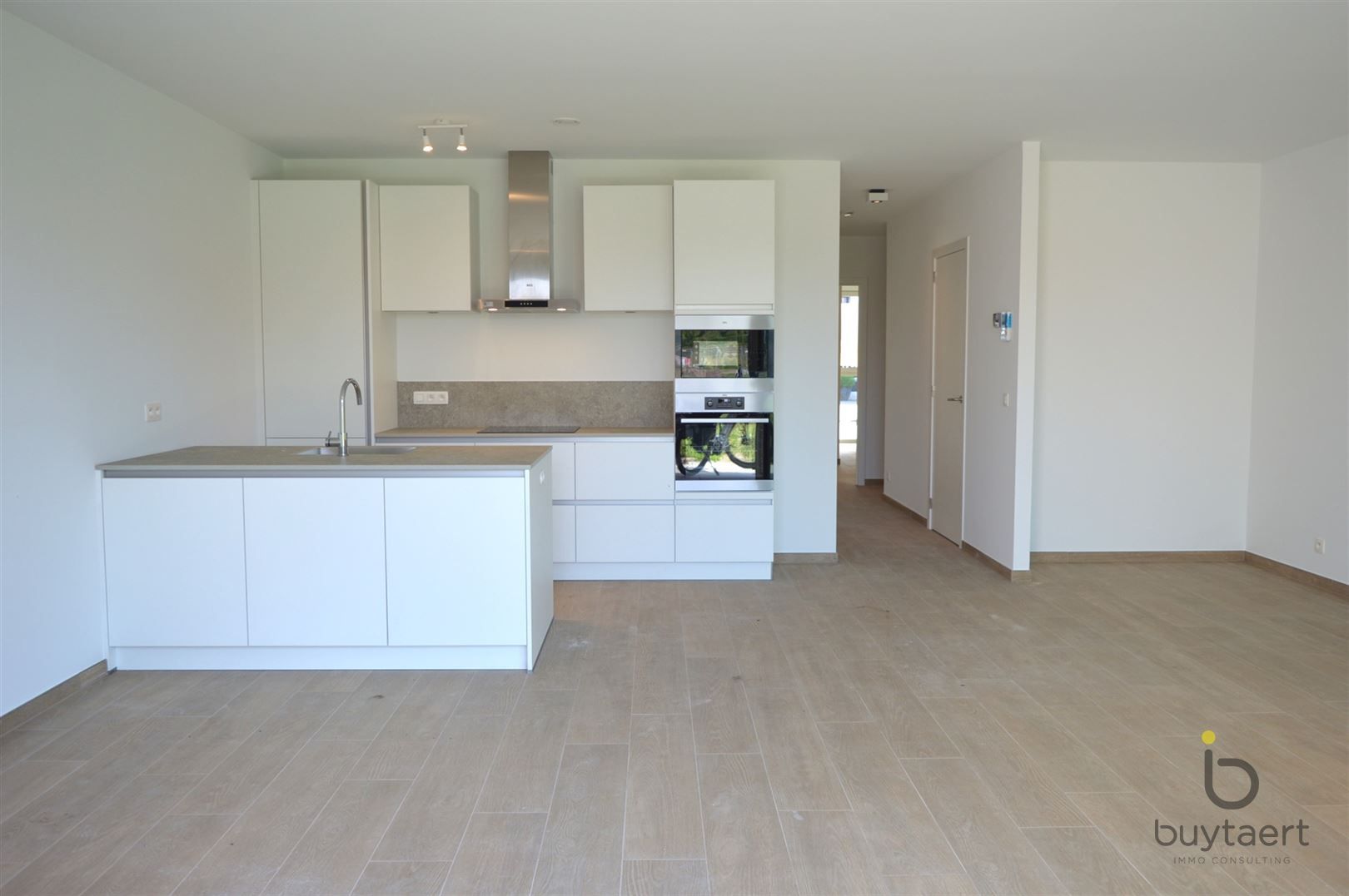 Gelijkvloers nieuwbouw appartement met twee slaapkamers. foto 4
