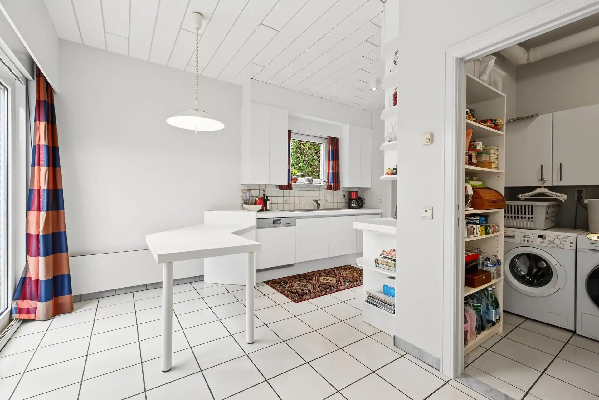 Uitstekend gelegen gezinswoning met 4 slaapkamers + bureau en ruime garage foto 8