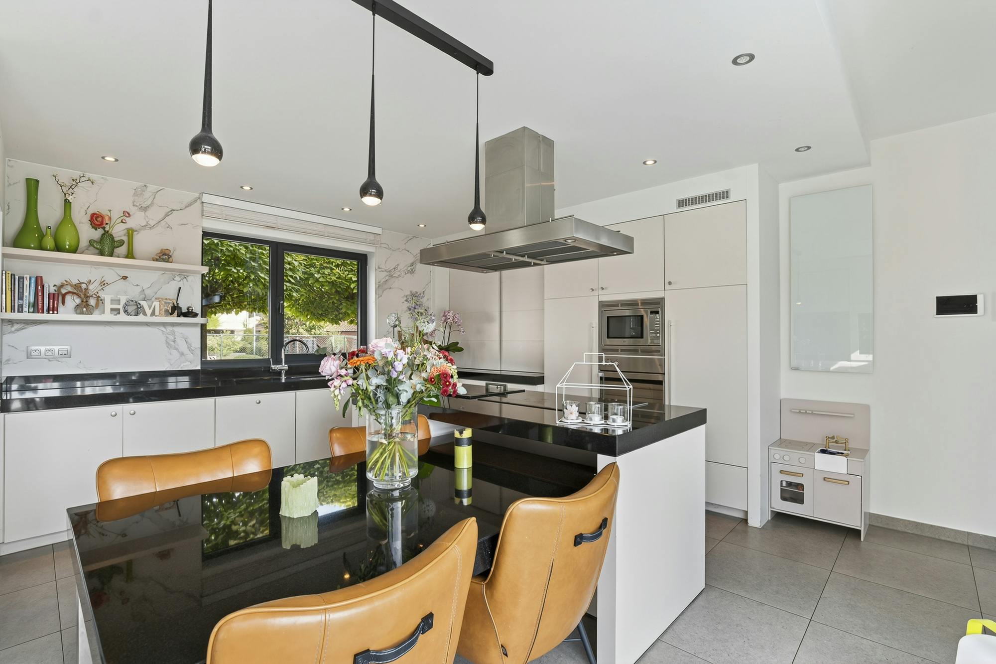 Luxe villa met exclusieve tuin en magazijn in KMO-zone foto 58