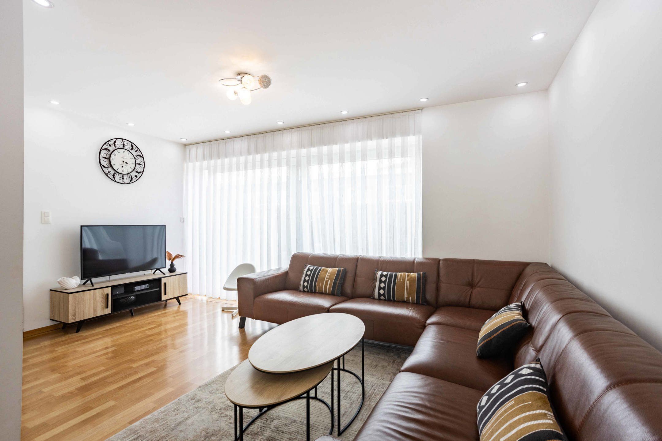 Gezinswoning met 4 slaapkamers, tuin en achteruitweg  foto 4