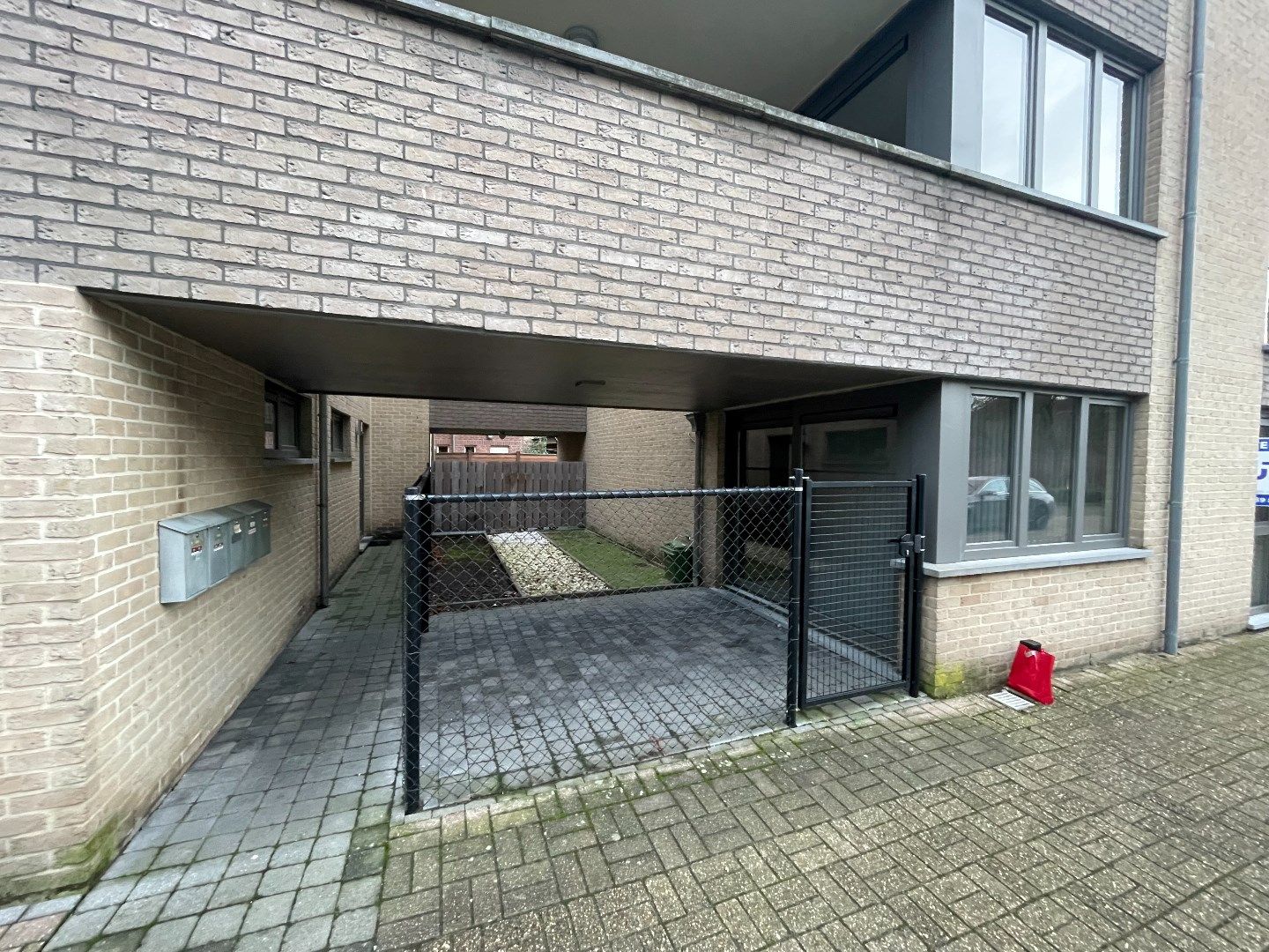 Gelijkvloers appartement in het centrum van Bree, met 2 slaapkamers, ruim terras en ondergrondse parkeerplaats. foto 18