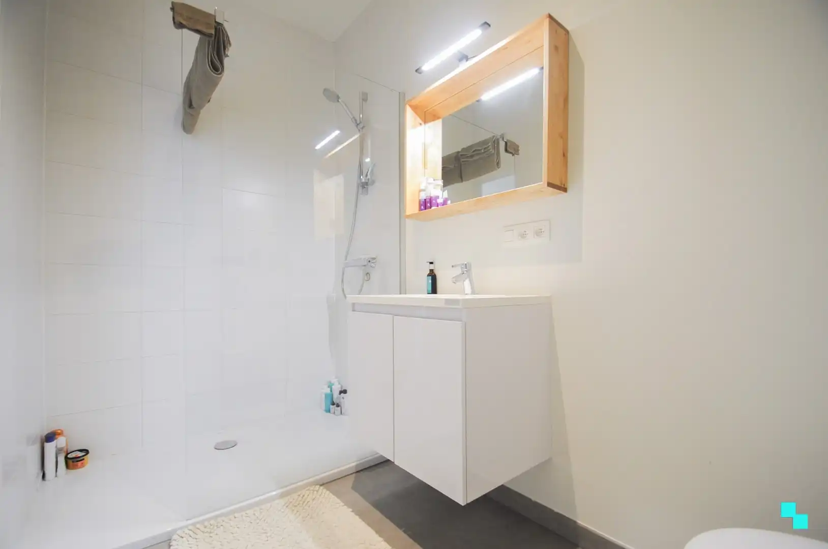 Zeer ruim appartement centraal in Izegem foto 13