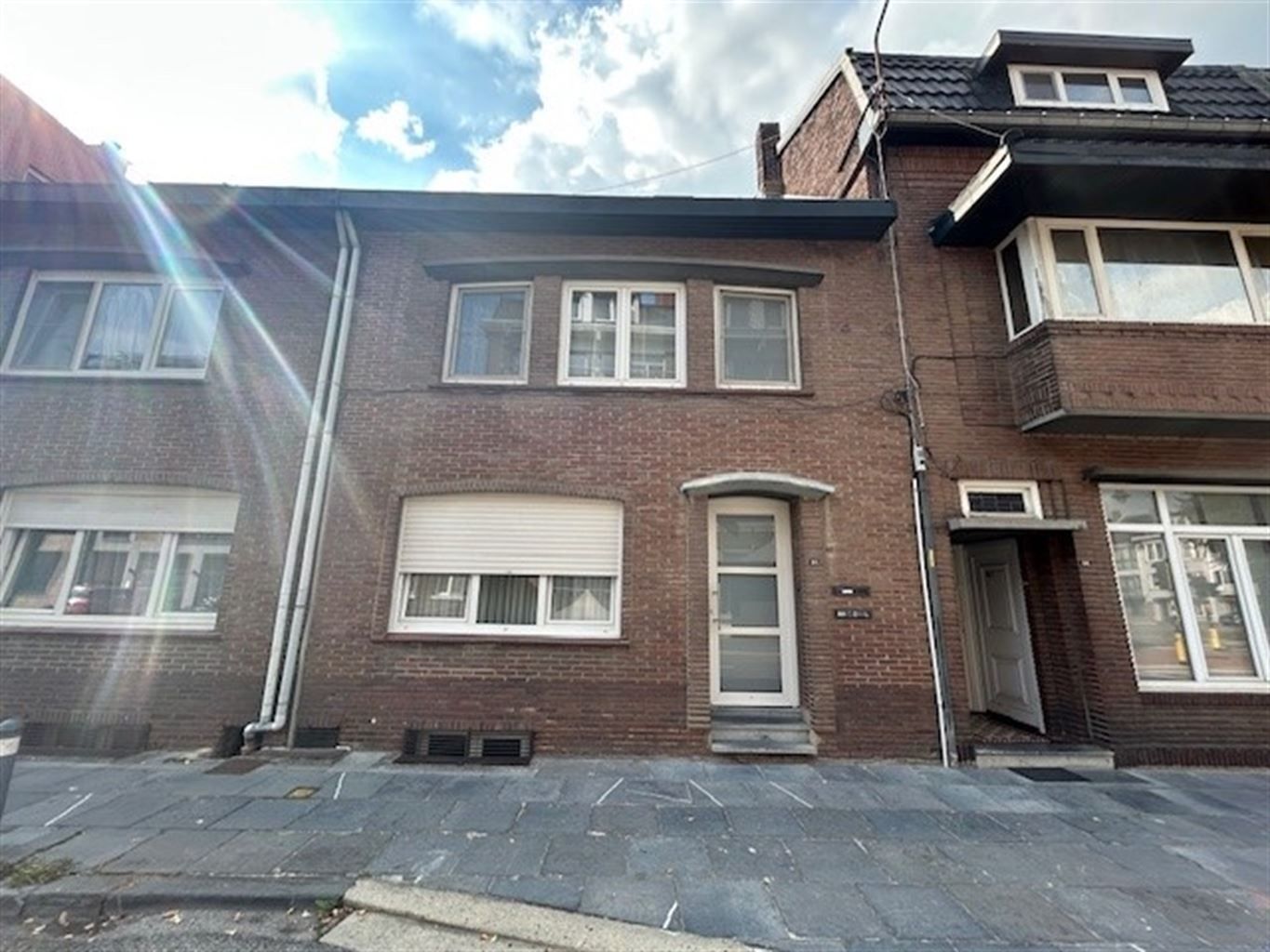 Gelijkvloers appartement met 1 slaapkamer, koer en kelderberging in het centrum van Maaseik. foto 8
