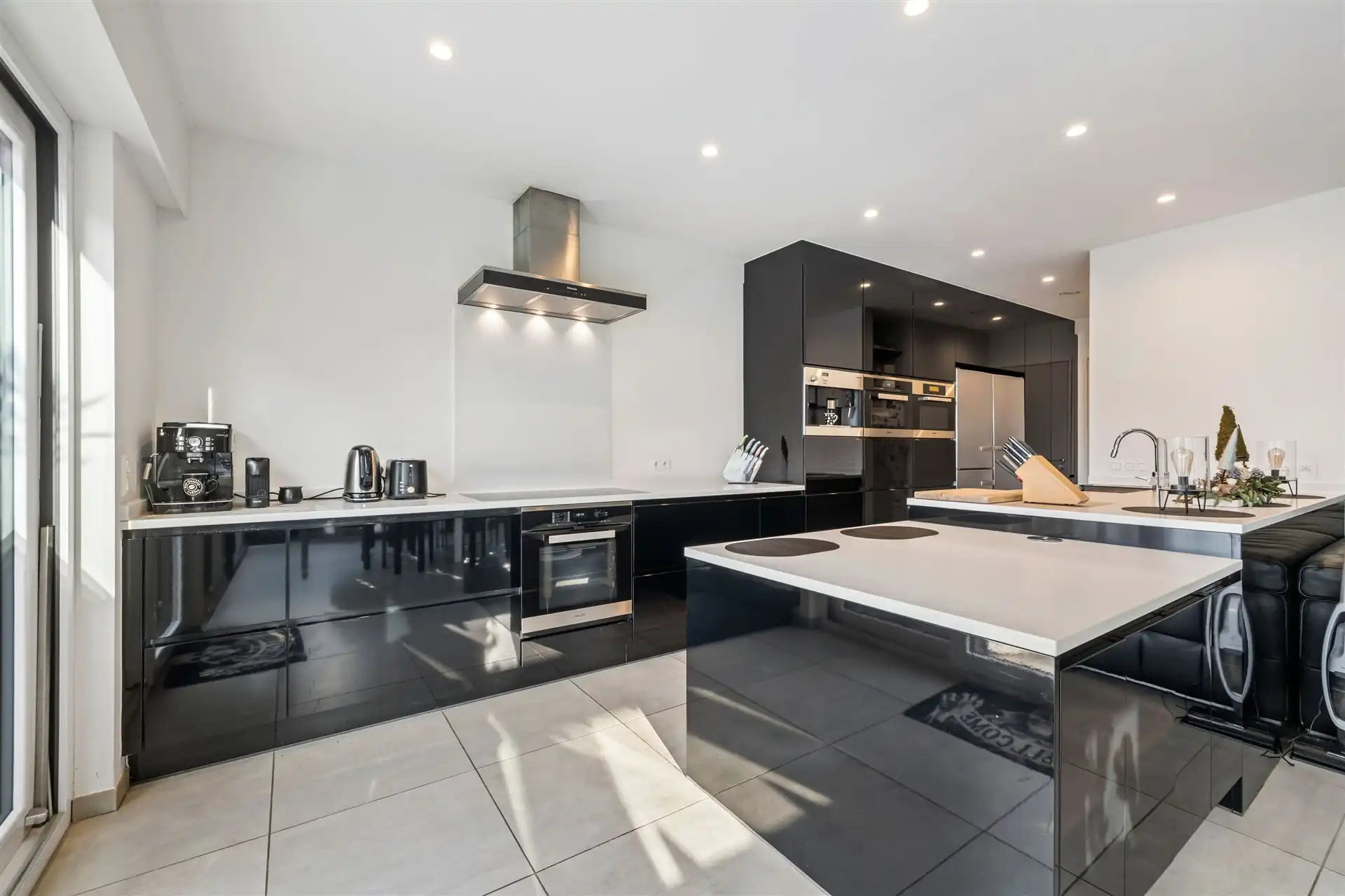 Instapklare gezinswoning met handelsruimte in het hartje van Meerdonk foto 8