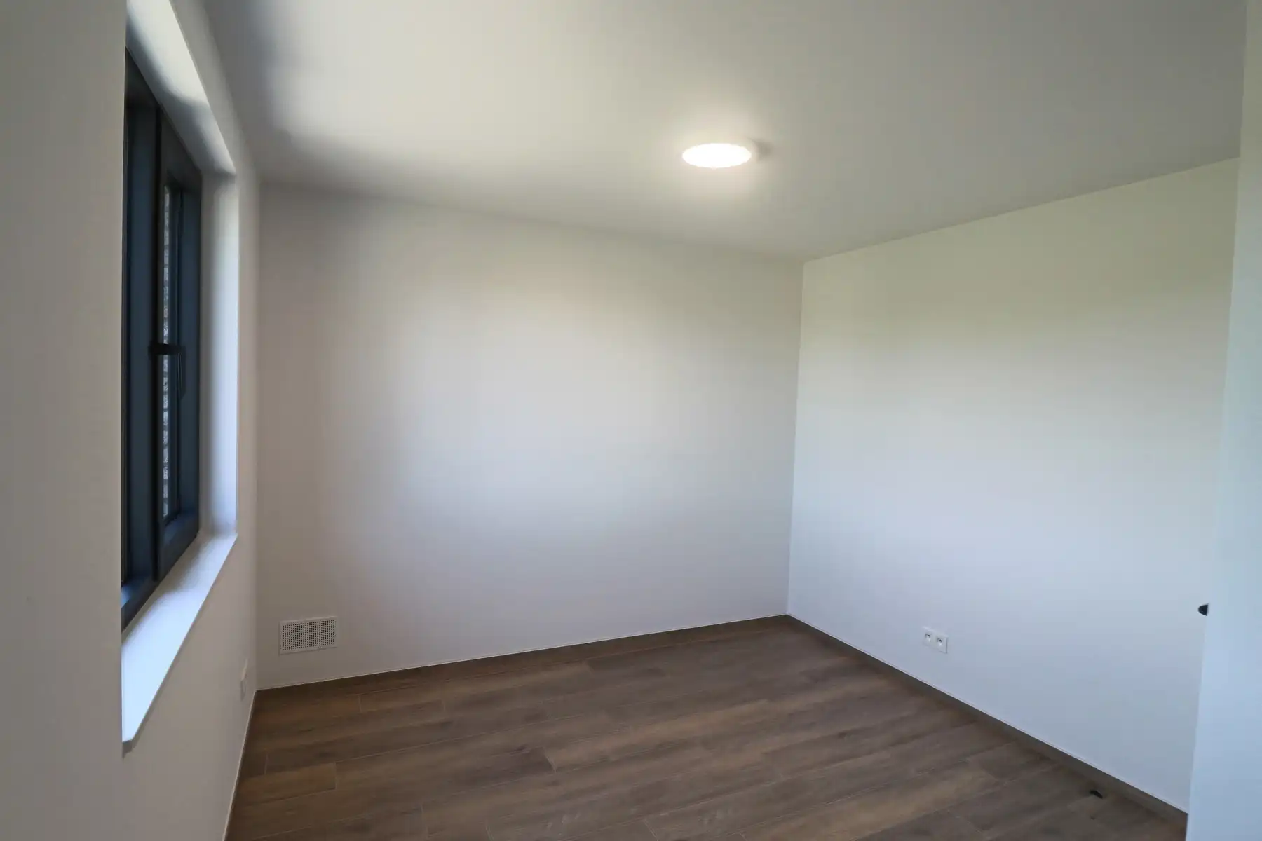 Energiezuinige nieuwbouwwoning met 4 slaapkamers, terras tuin en carport. foto 15