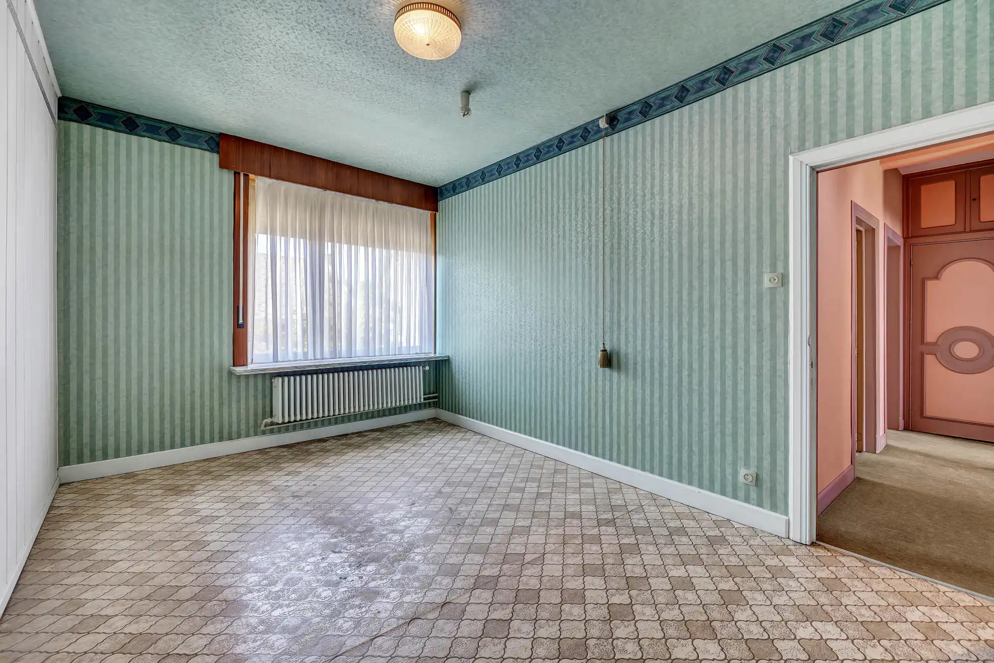 Te renoveren ruime handelswoning foto 18