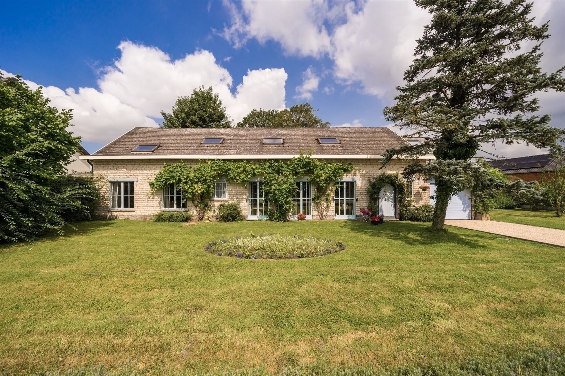 Ruime villa met extra woonhuis/praktijk op 4853m²! foto 3