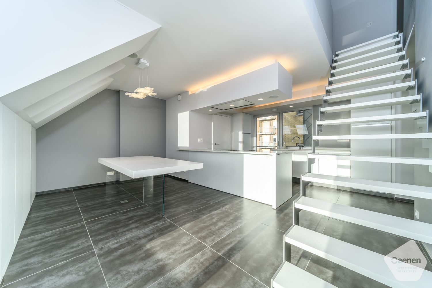 Luxueus instapklaar dakappartement op toplocatie met open zicht en zeezicht foto 3