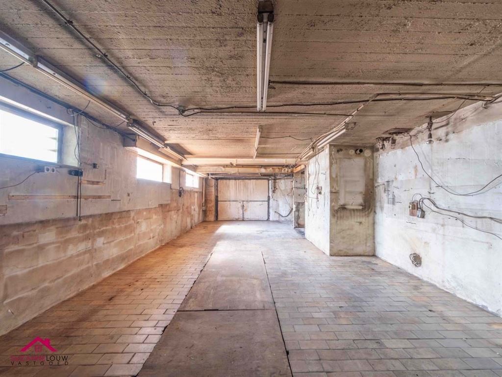 Vrijstaande, op te frissen woning foto 30