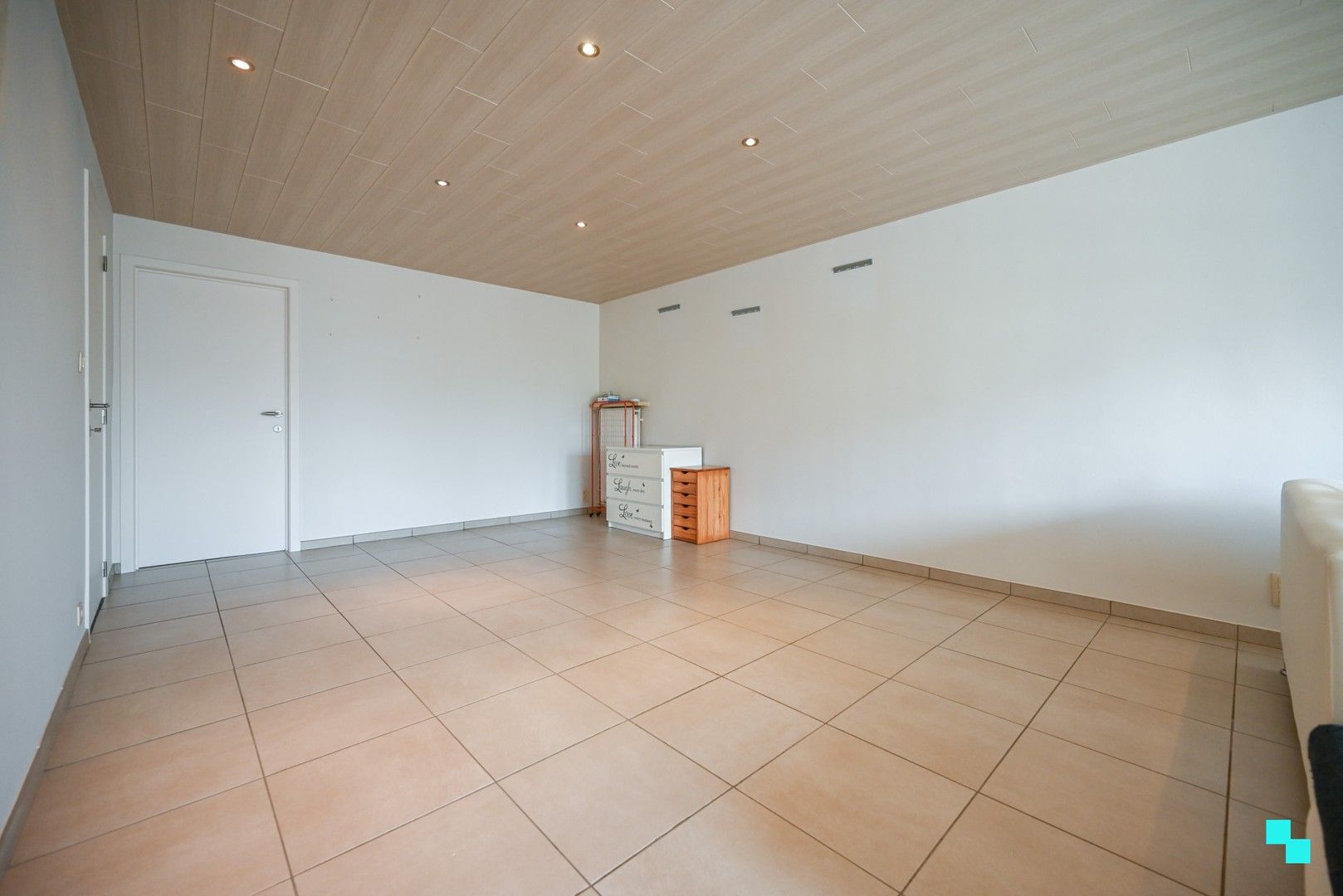 Energiezuinig, instapklaar tweeslaapkamerappartement te Roeselare foto 4