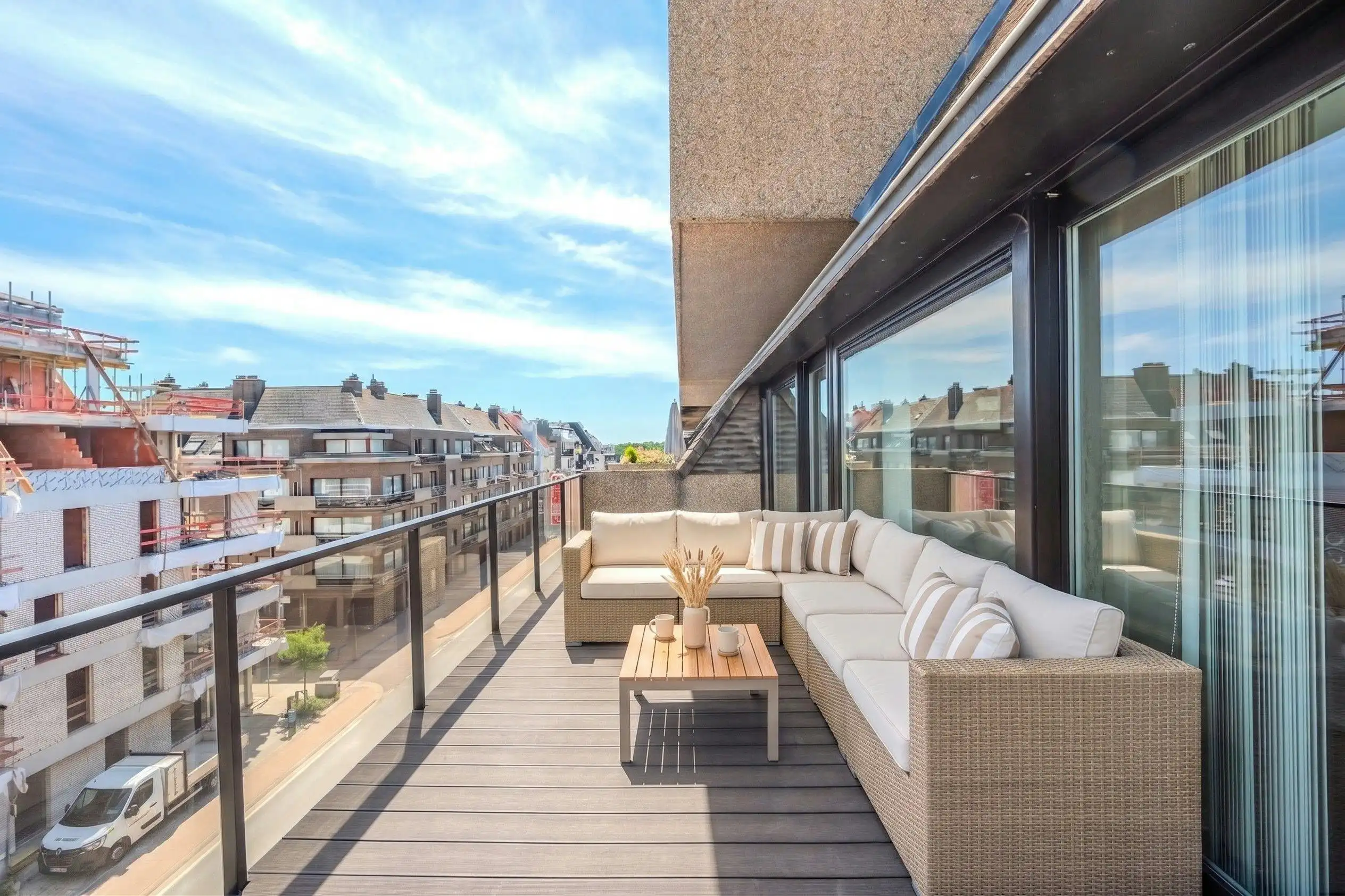 Lichtrijk hoekappartement met grote terrassen te koop op topligging! foto 2