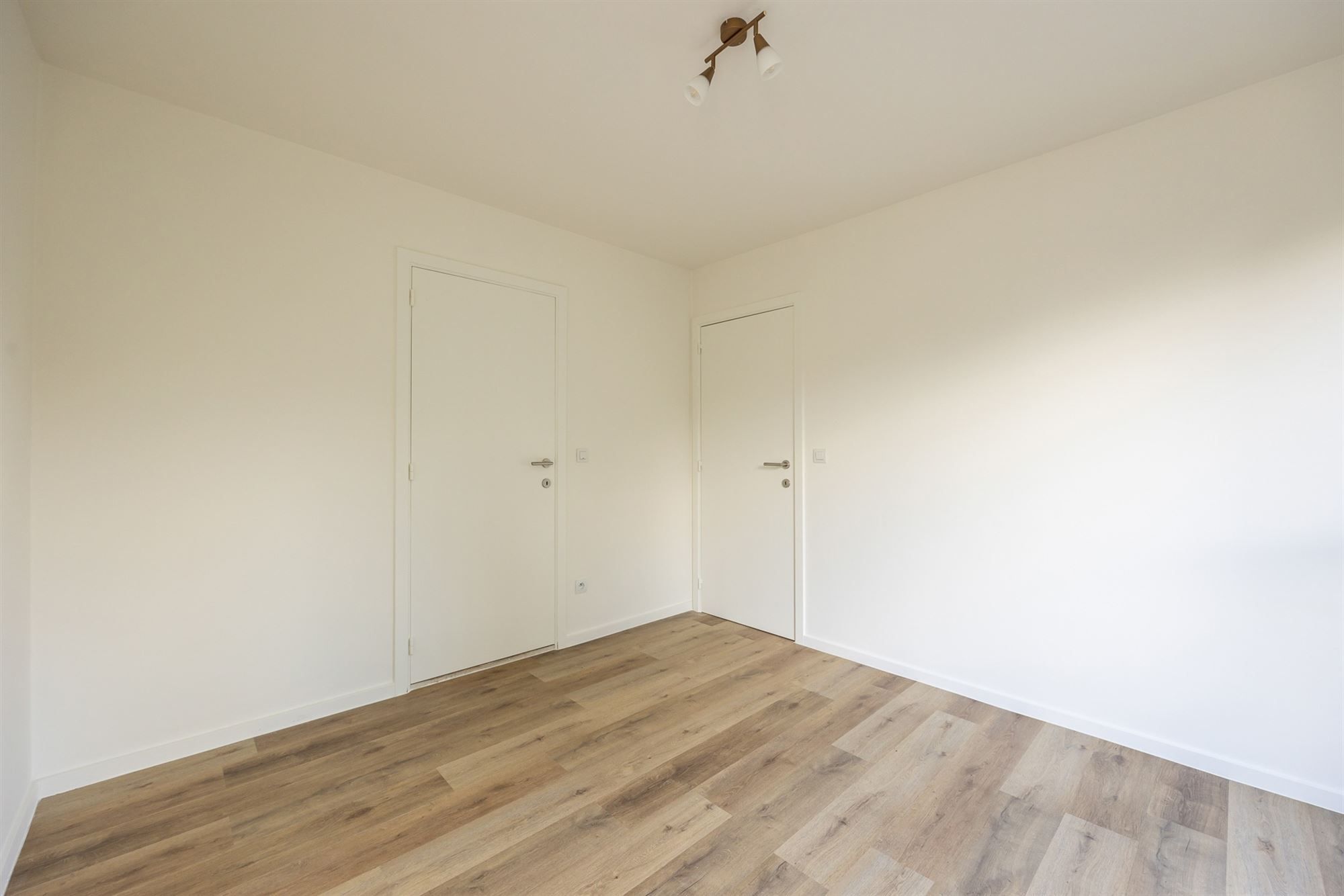 Lichtrijke serviceflat met terras foto 7