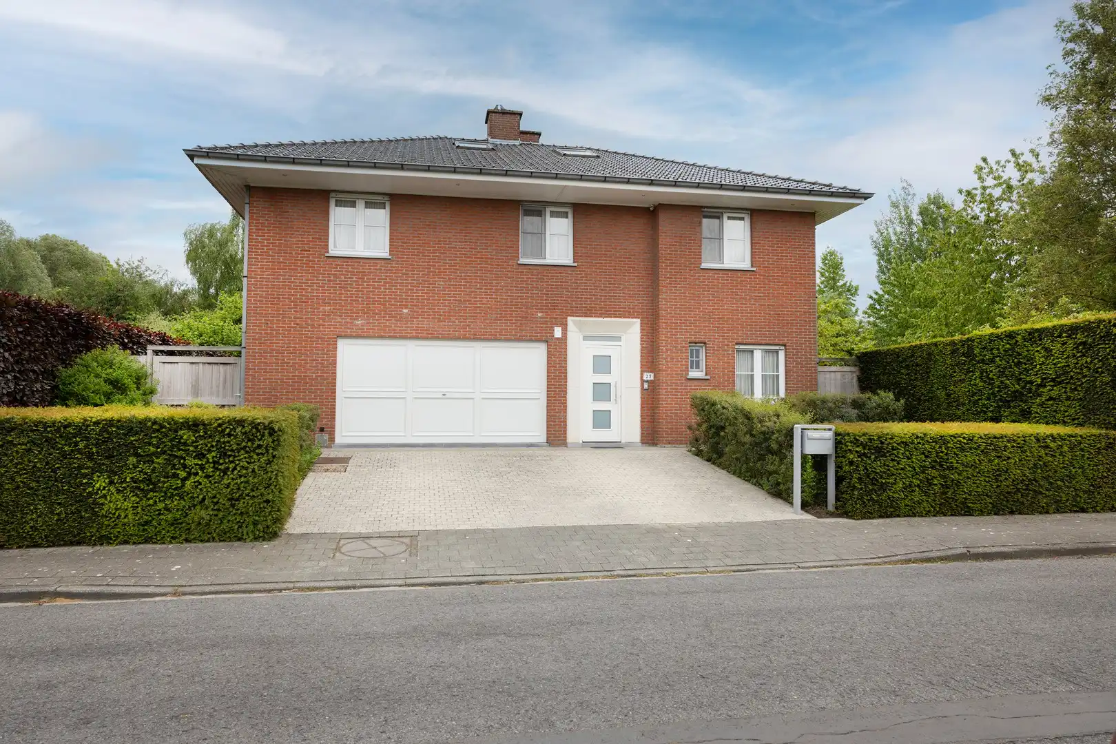Zonovergoten wonen op 1.297 m² in villa met 6 slaapkamer. foto 2