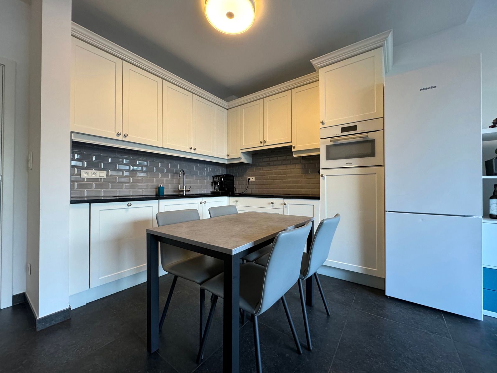 Te huur: gelijkvloers appartement in het centrum van Lennik foto 5