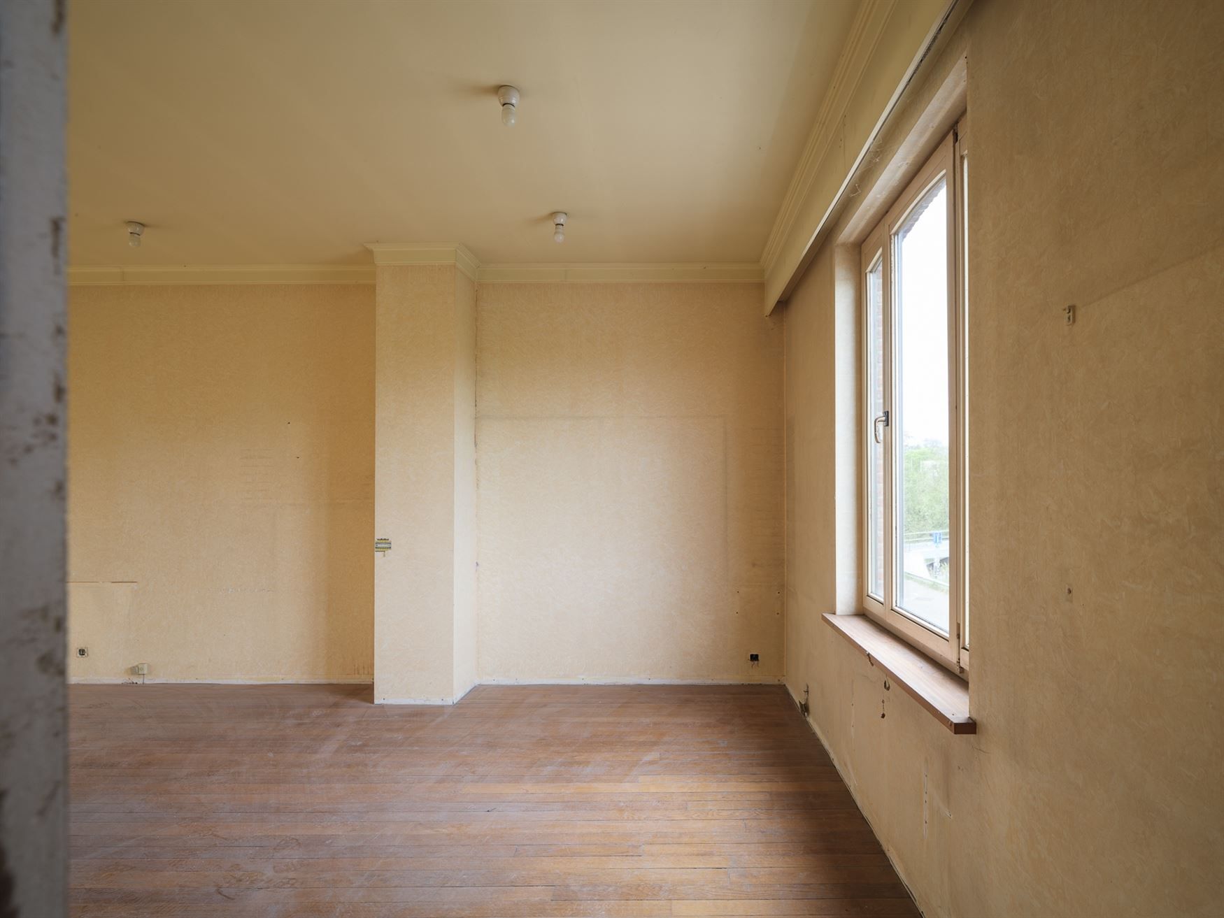 Woning met kantoor, parking en tuin foto 16
