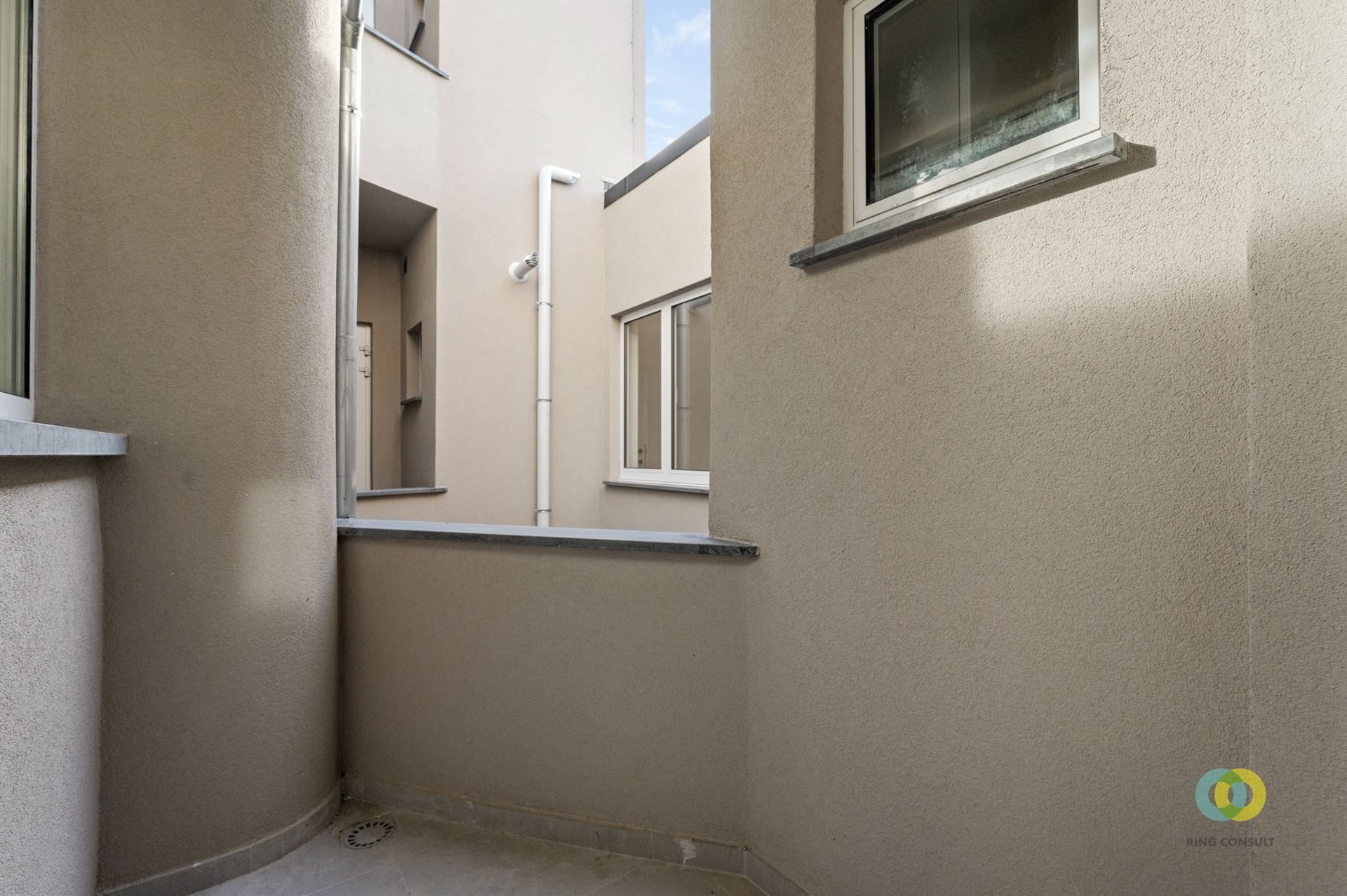 Gerenoveerd appartement met twee slaapkamers foto 4
