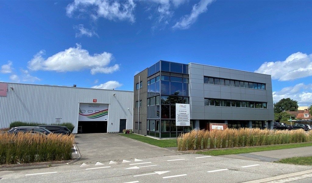 Magazijn met kantoren te huur in MB Office Park in Gent foto {{pictureIndex}}